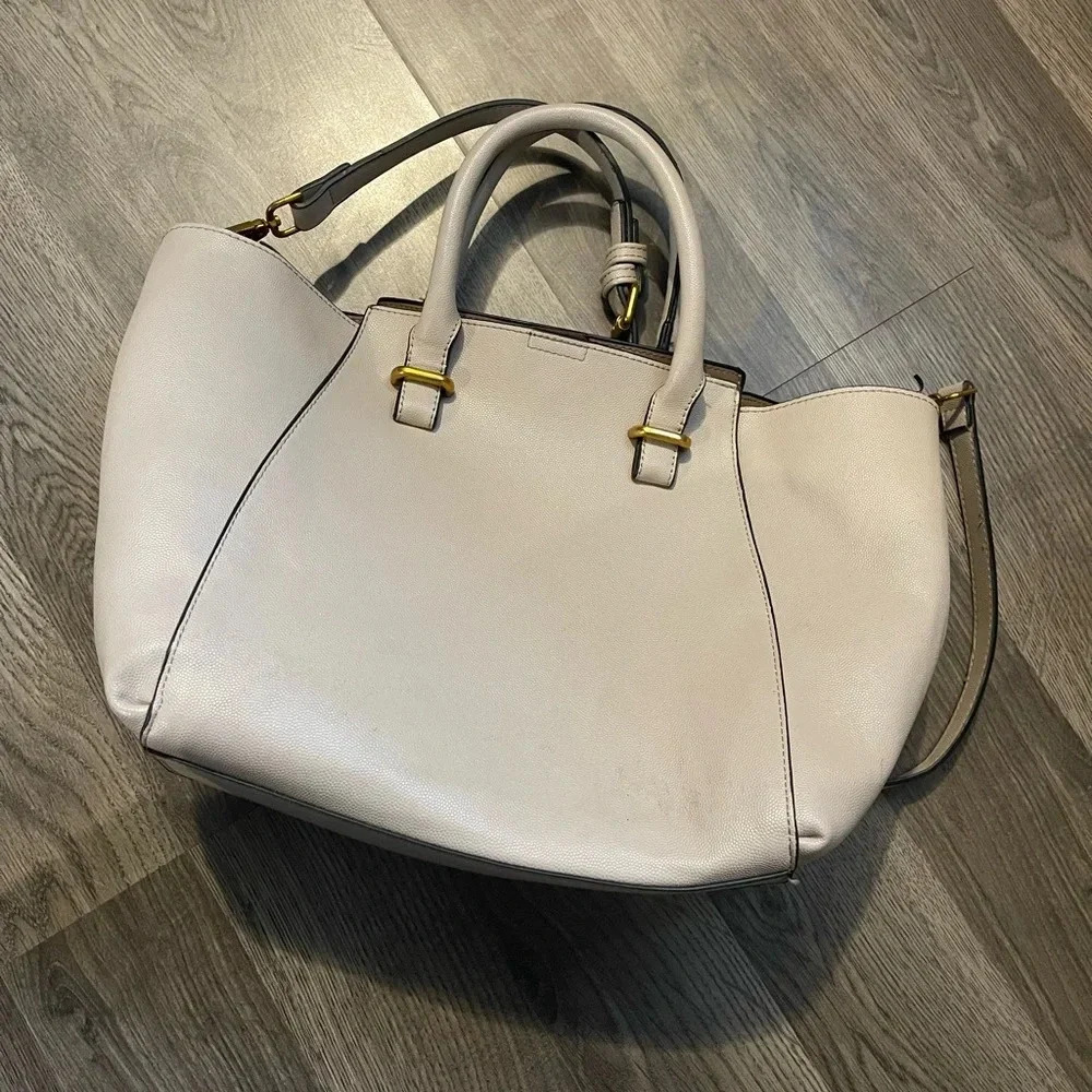 Woman's Purse - Picture 2 of 4
